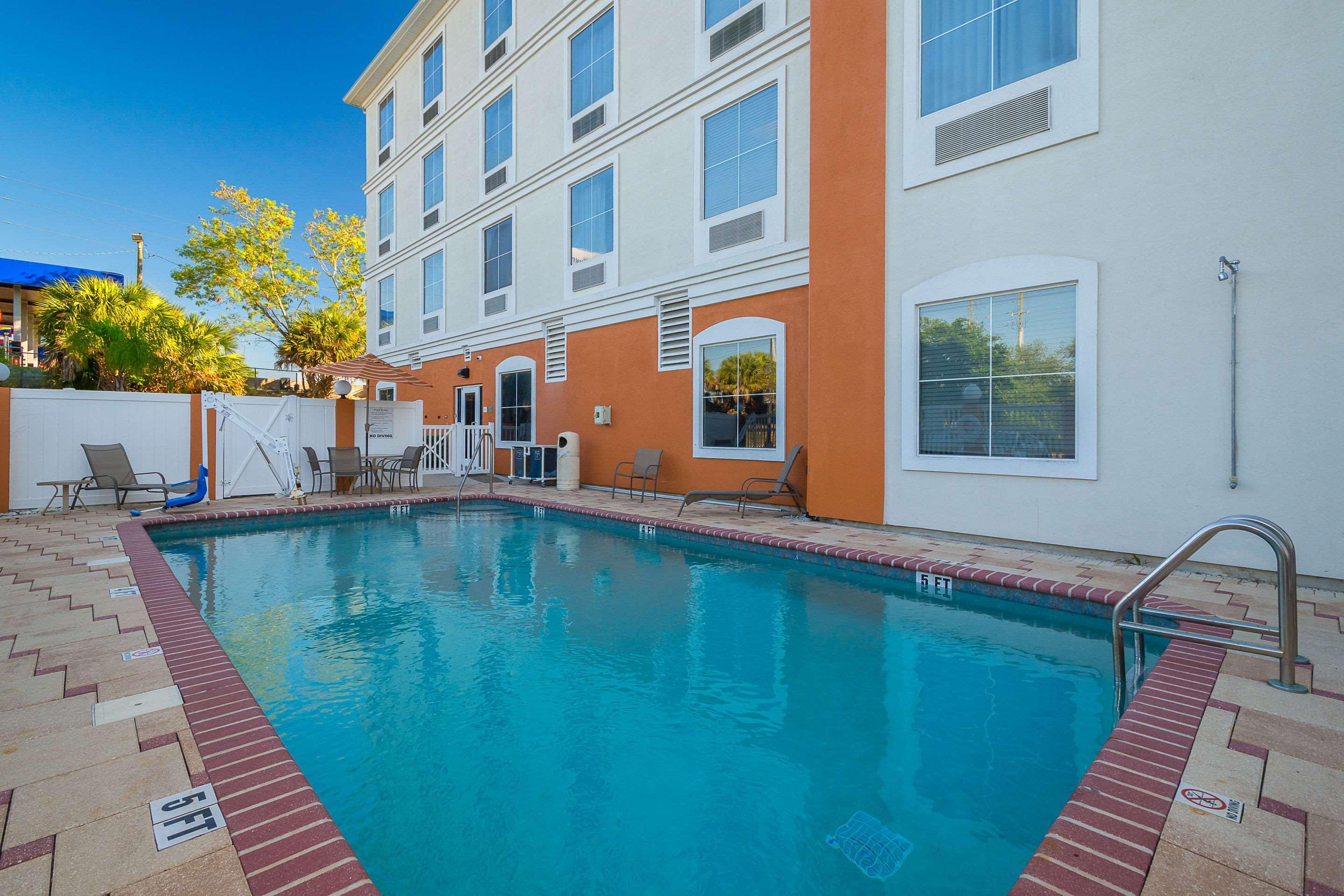 Comfort Inn & Suites Maingate South Давенпорт Экстерьер фото